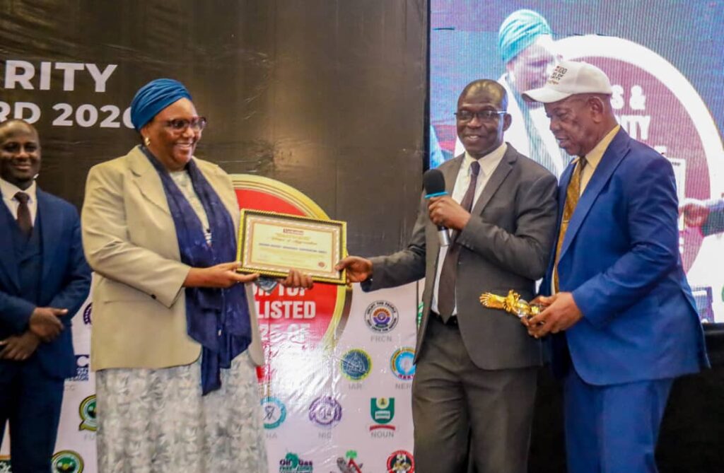 Oludare Sunday, NDIC Boss, Bags Verbatim’s Pillar of Integrity Award
